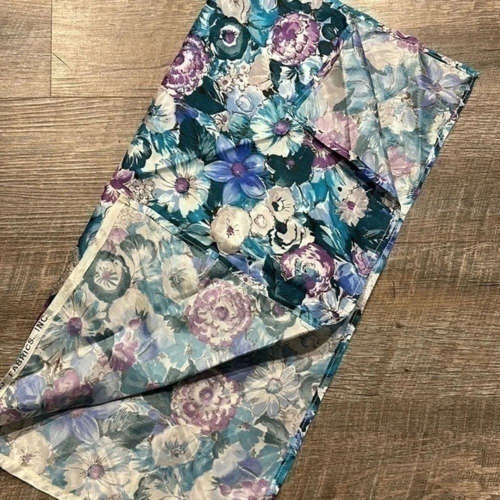 Handcrafted vintage floral blue/purple lightweight polyester scarf 22x21”